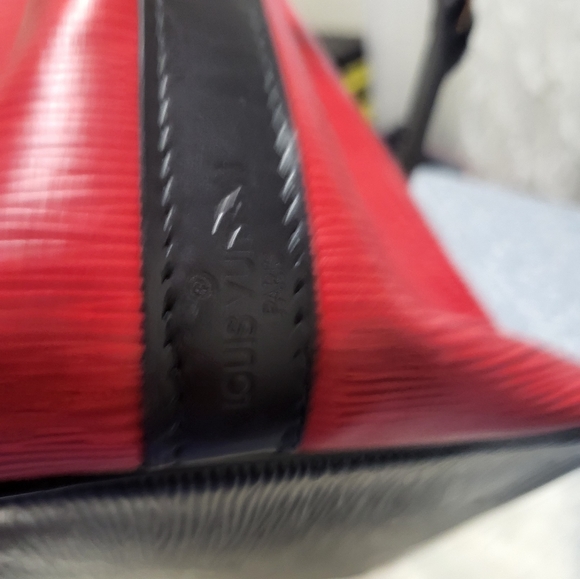 Louis Vuitton Epi Noe GM Bucket Bag Red/ Black - Picture 6 of 8